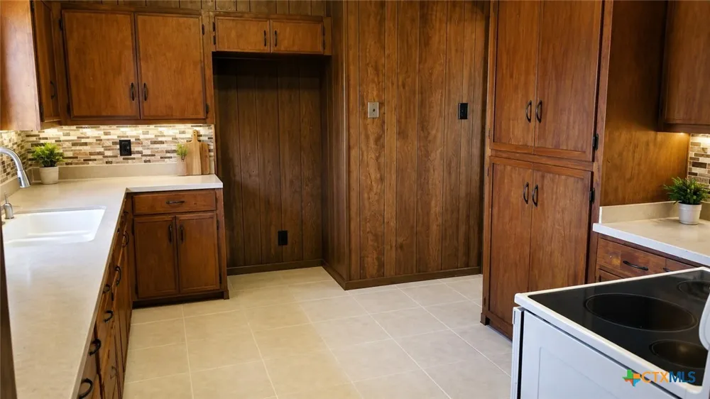 3151 Fm 1386 Luling, TX 78648