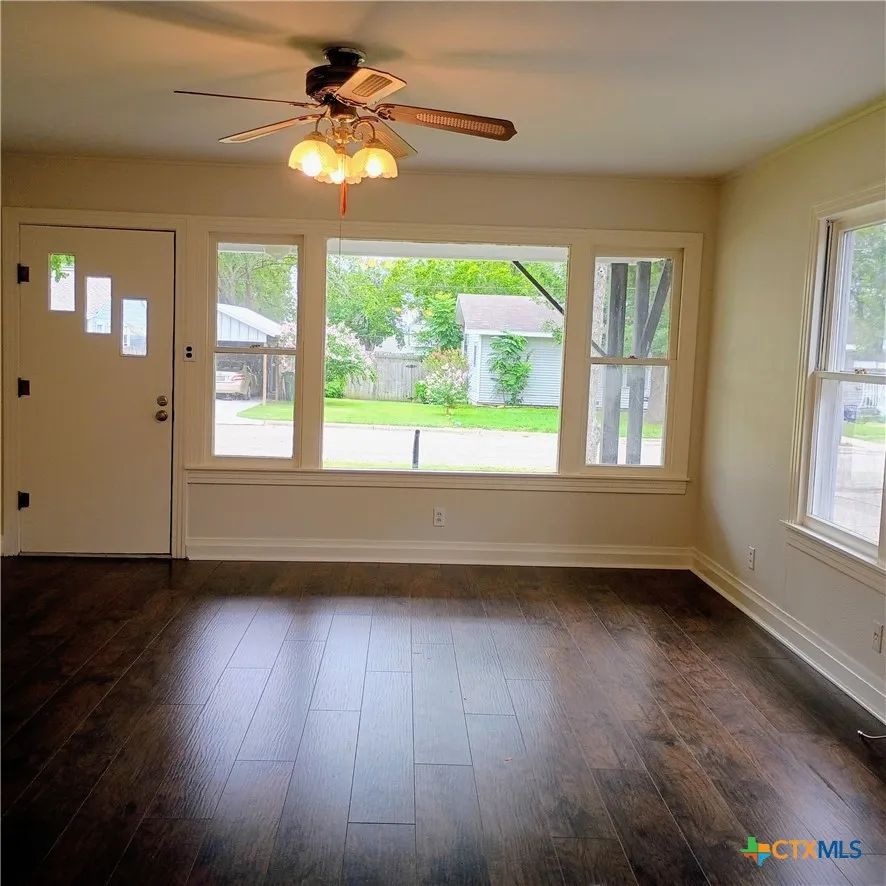 608 Beacon Cuero, TX 77954