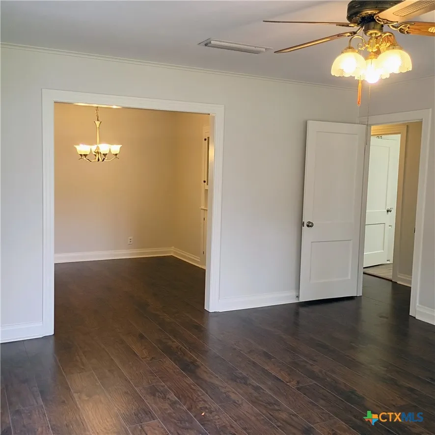 608 Beacon Cuero, TX 77954