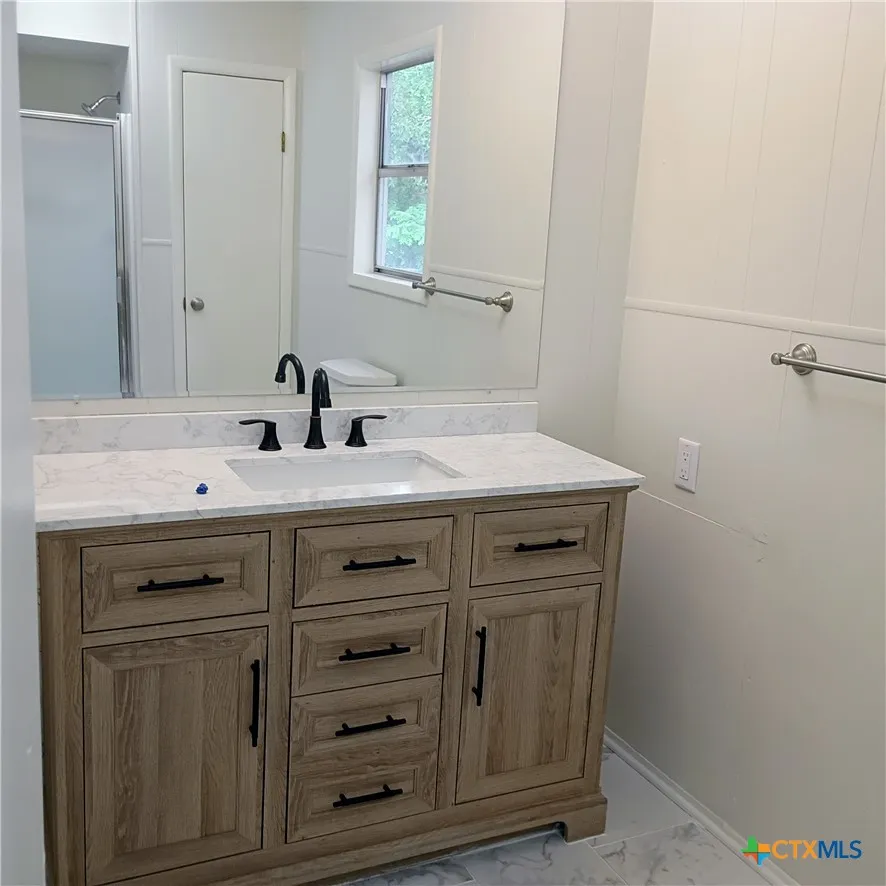 608 Beacon Cuero, TX 77954