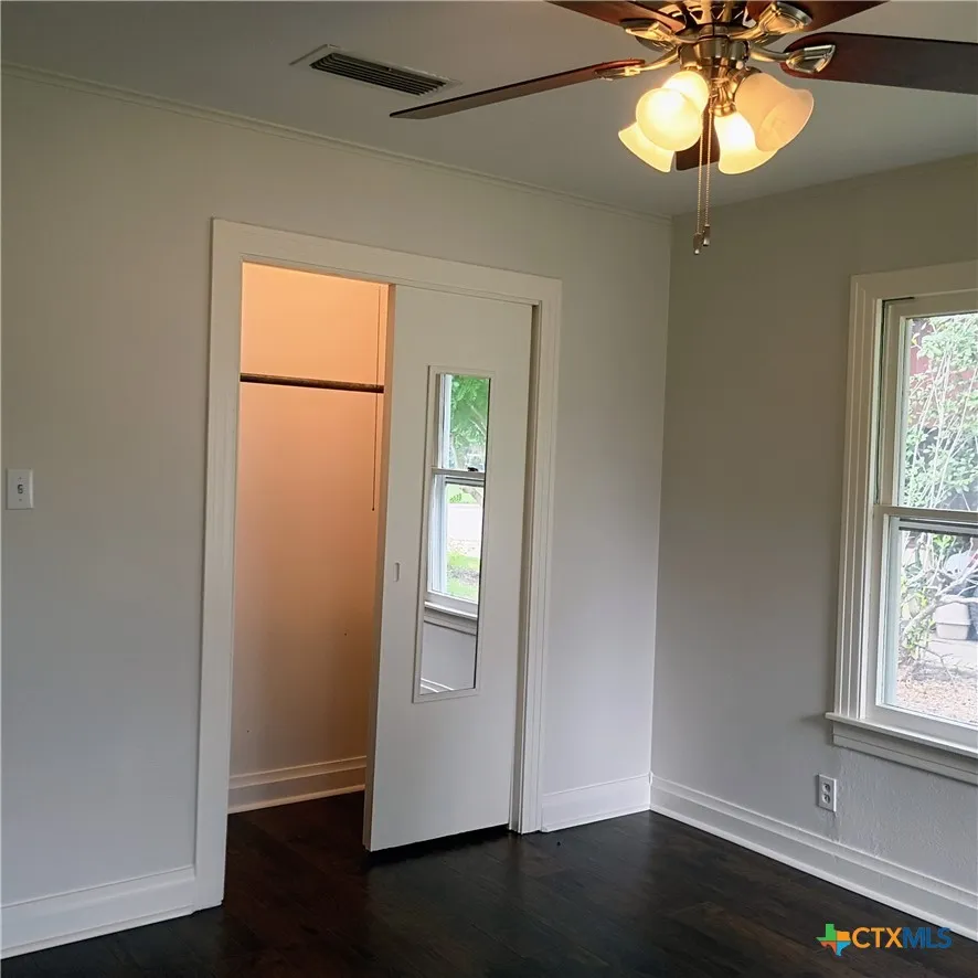 608 Beacon Cuero, TX 77954
