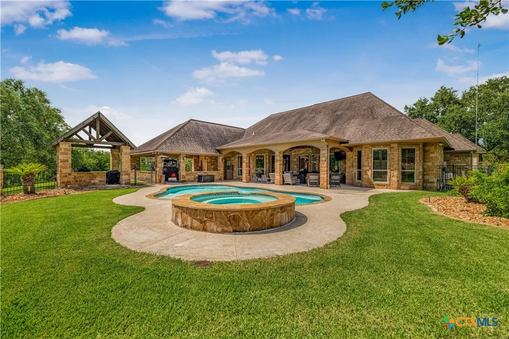 178 Juniper Trail Yoakum, TX 77995