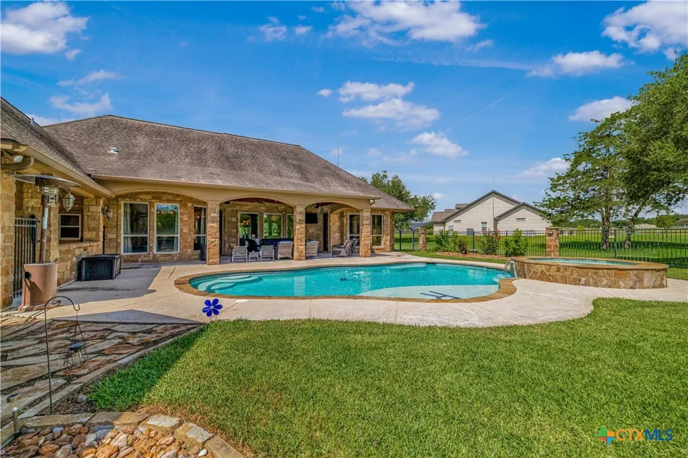 178 Juniper Trail Yoakum, TX 77995