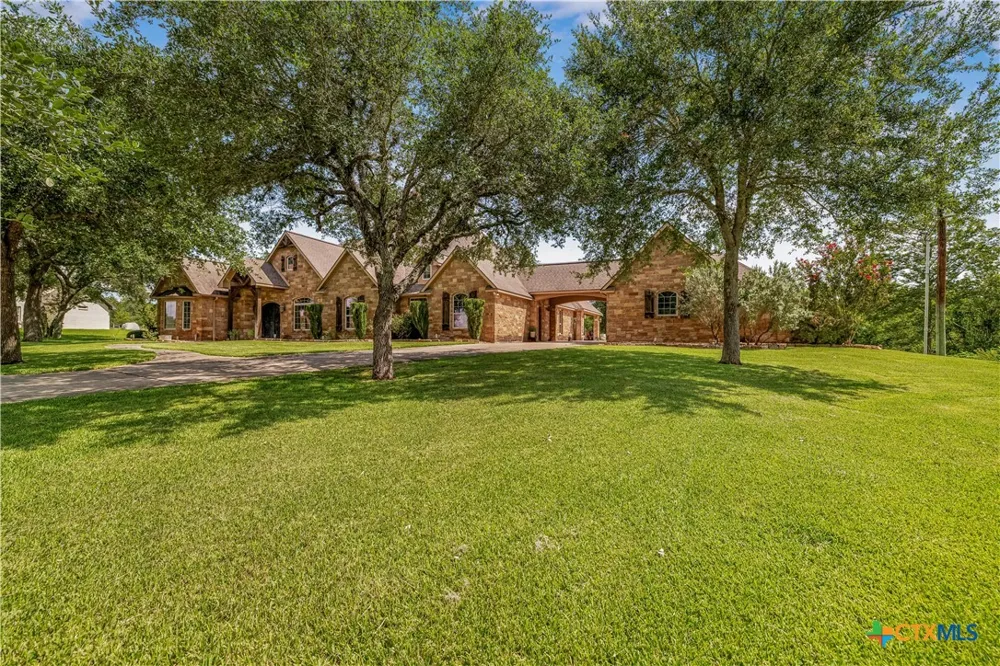 178 Juniper Trail Yoakum, TX 77995