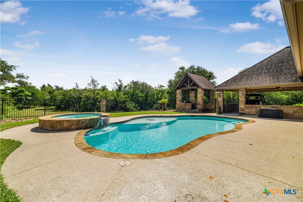 178 Juniper Trail Yoakum, TX 77995
