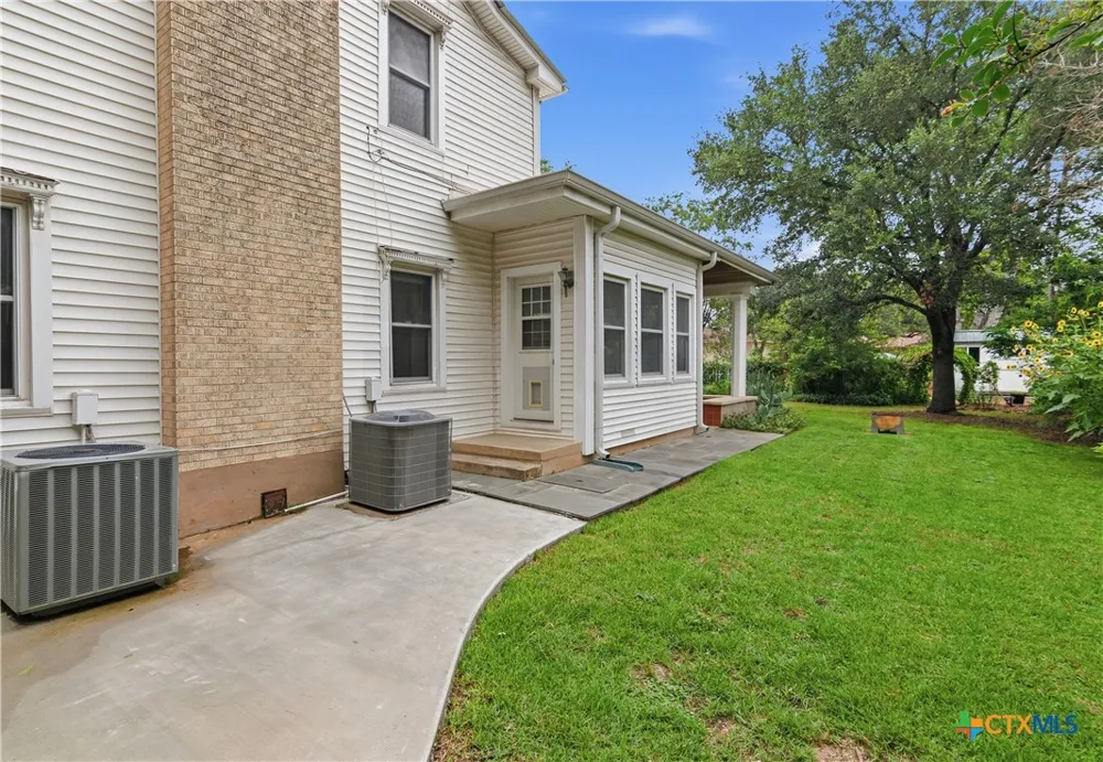 952 Bismark Street Seguin, TX 78155
