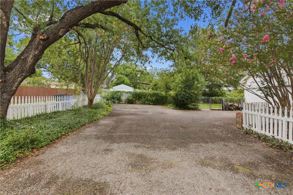 952 Bismark Street Seguin, TX 78155