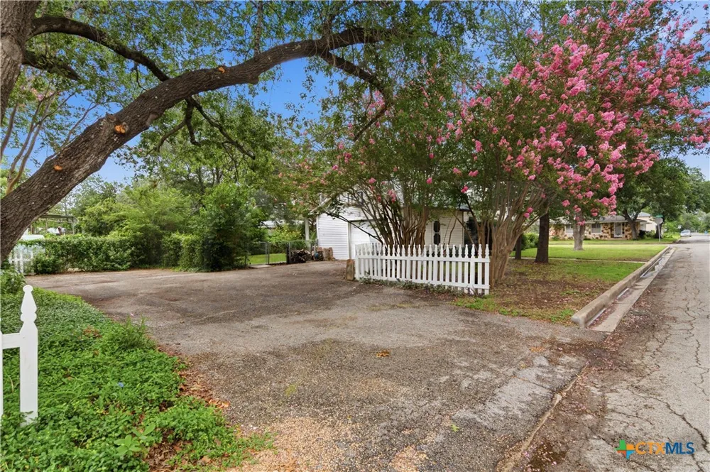 952 Bismark Street Seguin, TX 78155