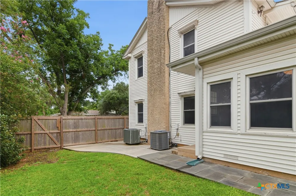 952 Bismark Street Seguin, TX 78155