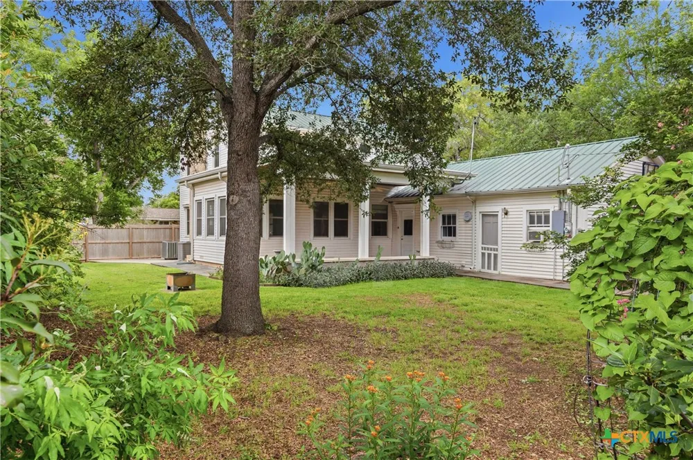 952 Bismark Street Seguin, TX 78155