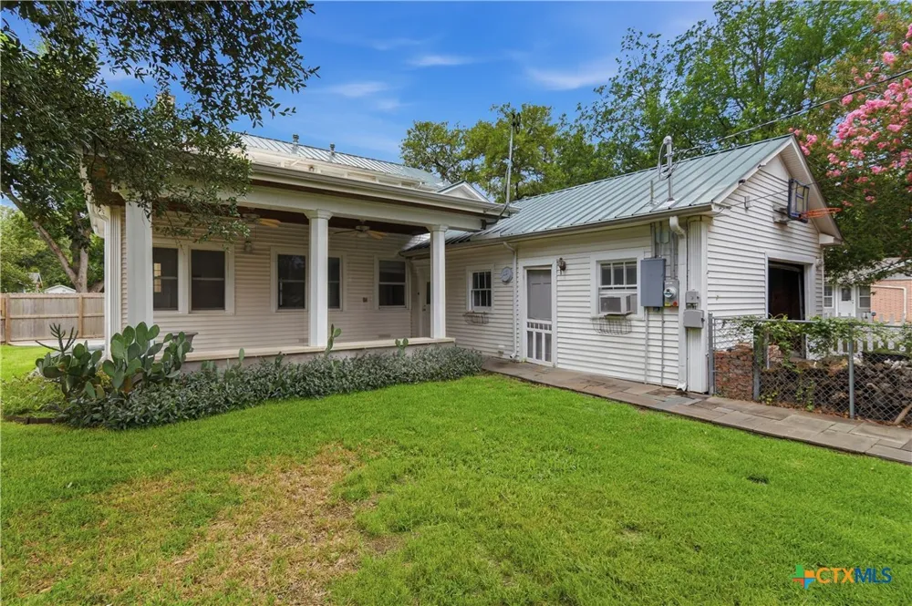 952 Bismark Street Seguin, TX 78155
