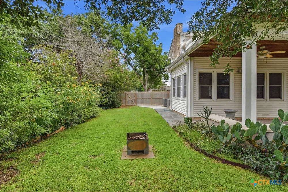 952 Bismark Street Seguin, TX 78155