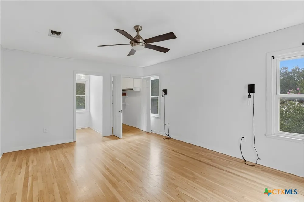 952 Bismark Street Seguin, TX 78155
