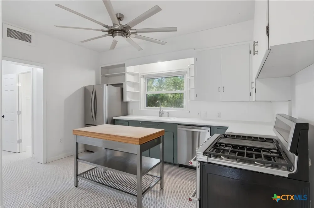 952 Bismark Street Seguin, TX 78155