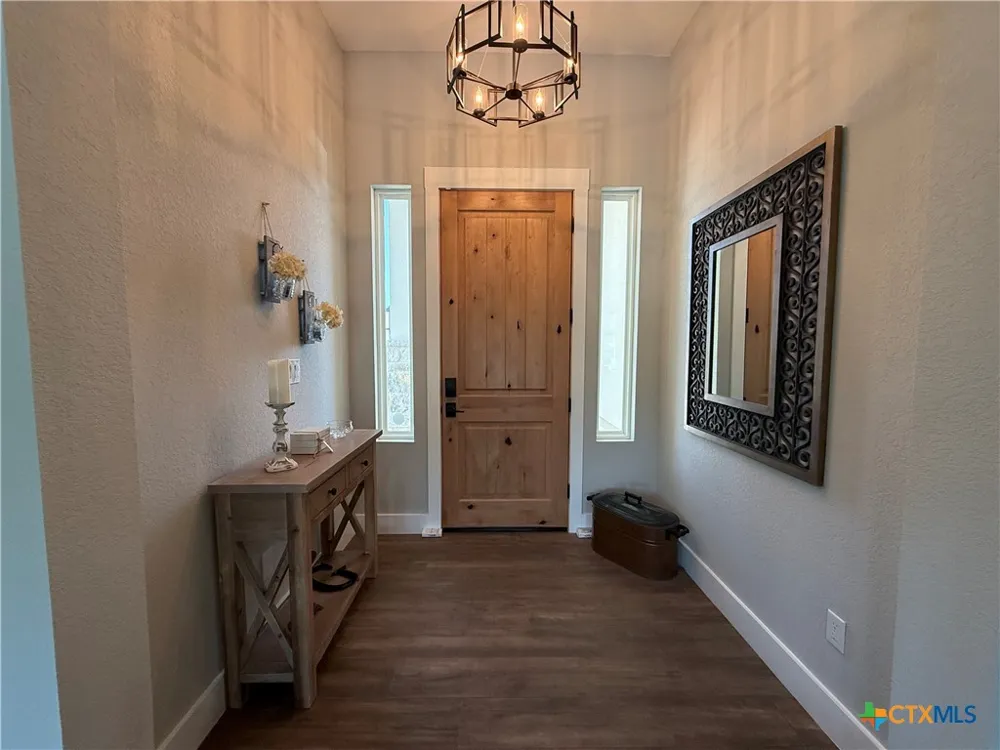 242 Flanders Fischer, TX 78623