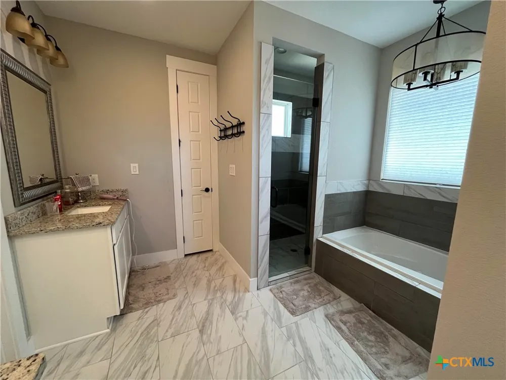 242 Flanders Fischer, TX 78623