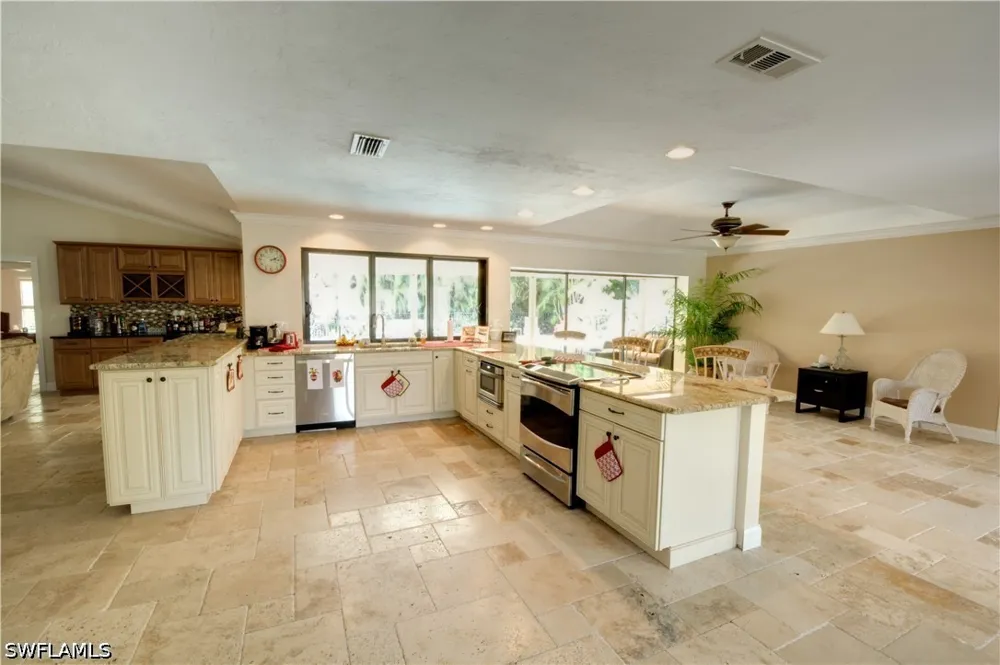 Kings Lake Boulevard Naples, FL 34112