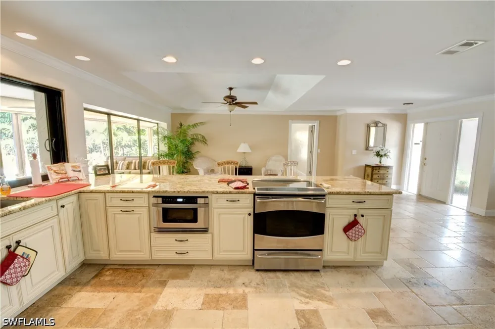 Kings Lake Boulevard Naples, FL 34112