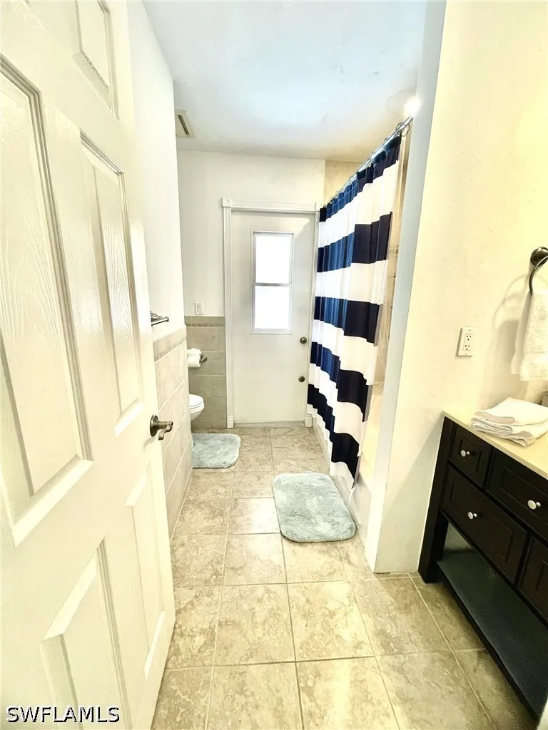 Kings Lake Boulevard Naples, FL 34112