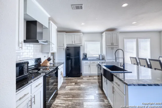 3049 Little Creek Rd Utopia, TX 78884