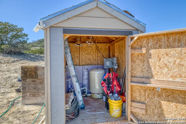 3049 Little Creek Rd Utopia, TX 78884
