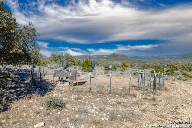 3049 Little Creek Rd Utopia, TX 78884