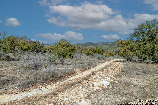 3049 Little Creek Rd Utopia, TX 78884