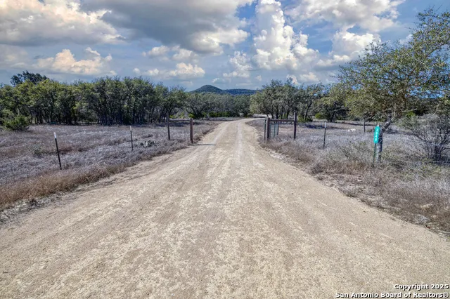 3049 Little Creek Rd Utopia, TX 78884