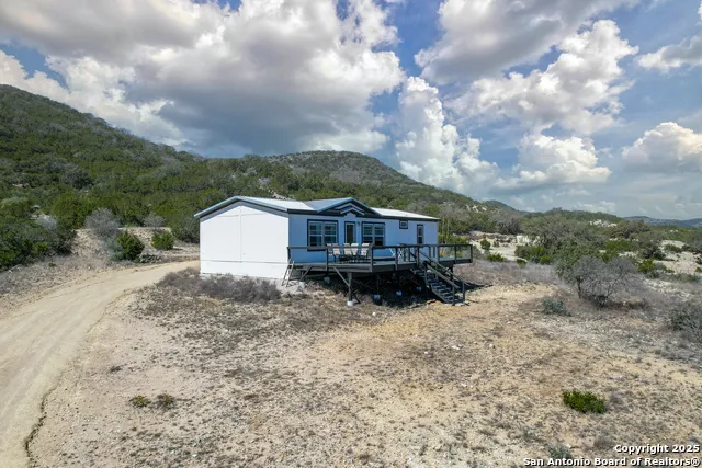 3049 Little Creek Rd Utopia, TX 78884