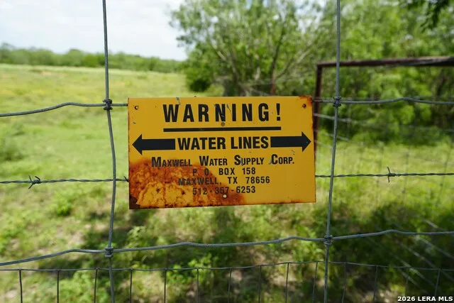 2249 LONG RD Lockhart, TX 78644