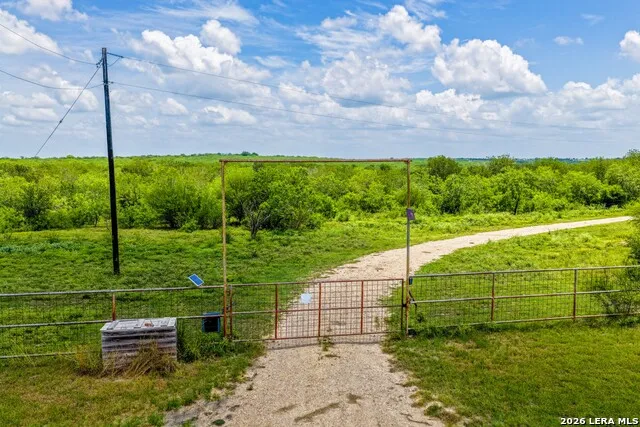 2249 LONG RD Lockhart, TX 78644