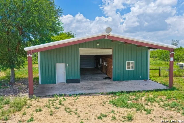 2249 LONG RD Lockhart, TX 78644