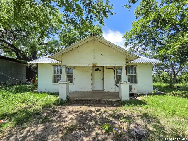 1398 W Moore Ave Quemado, TX 78877