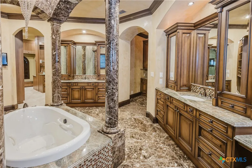 1024 Spanish Trail New Braunfels, TX 78132