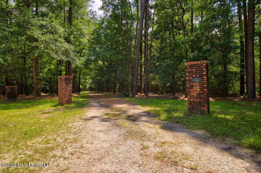 16100 Bayou Cocoa Point Kiln, MS 39556
