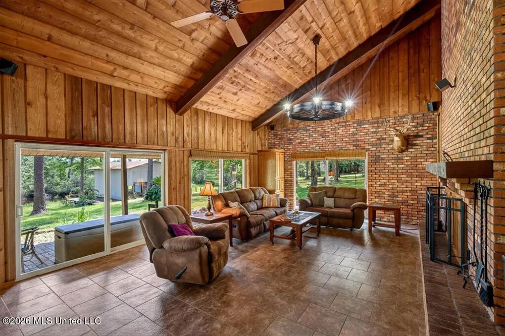 16100 Bayou Cocoa Point Kiln, MS 39556