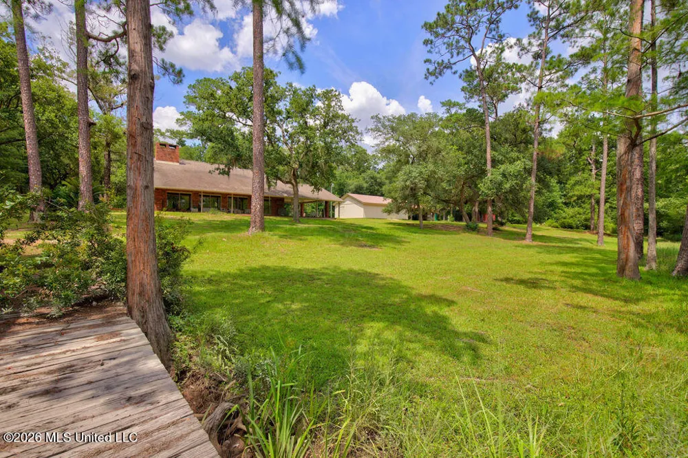 16100 Bayou Cocoa Point Kiln, MS 39556