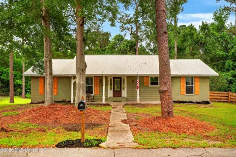 606 Briarwood Lane
