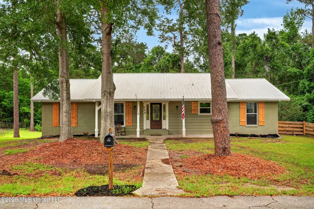 606 Briarwood Lane Picayune, MS 39466