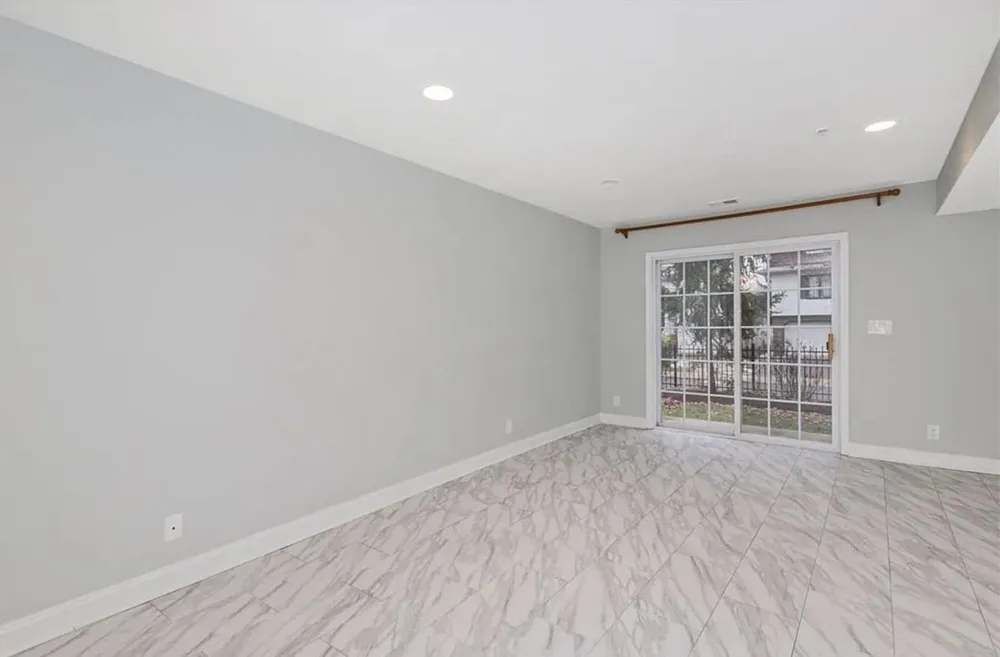187 BLUE HERON DR Secaucus, NJ 07094