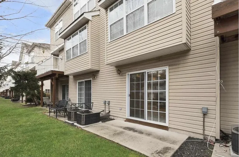 187 BLUE HERON DR Secaucus, NJ 07094