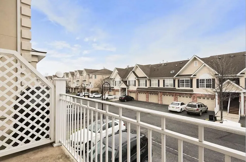 187 BLUE HERON DR Secaucus, NJ 07094