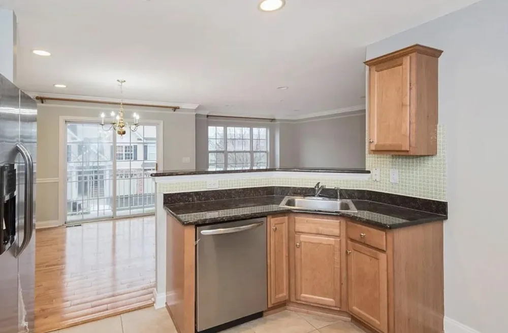 187 BLUE HERON DR Secaucus, NJ 07094