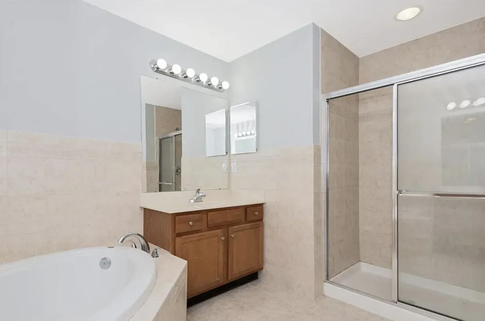 187 BLUE HERON DR Secaucus, NJ 07094