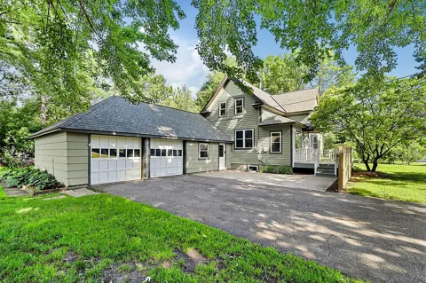 440 River Drive W