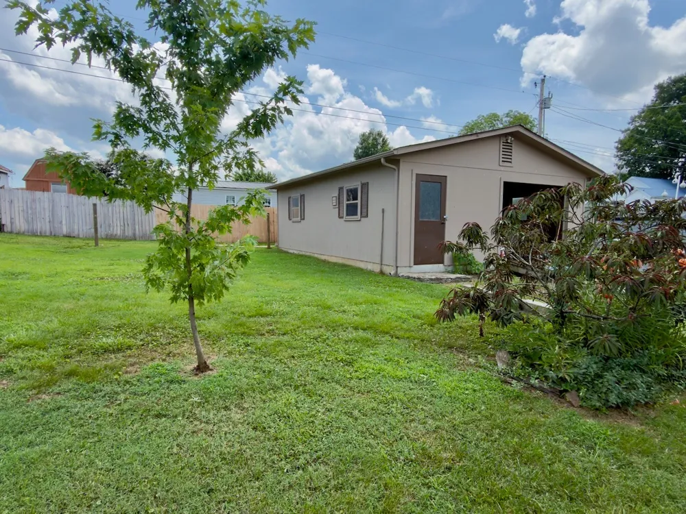 925 Old McMinnville Rd Woodbury, TN 37190
