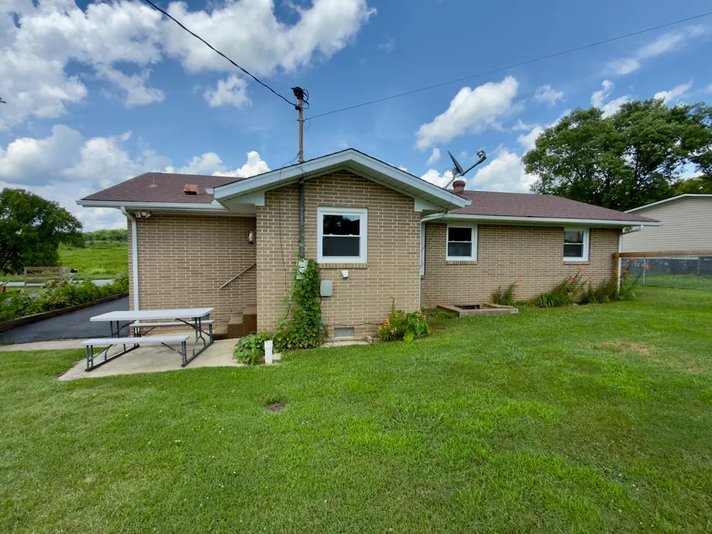 925 Old McMinnville Rd Woodbury, TN 37190