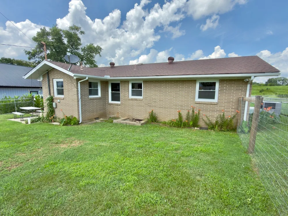 925 Old McMinnville Rd Woodbury, TN 37190