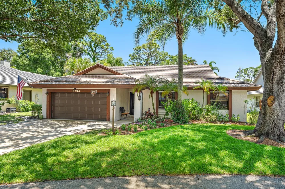 5794 Lonewood Court Jupiter, FL 33458