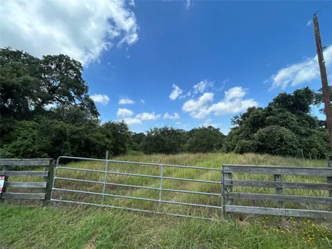 1098 Simmons Oakridge Drive